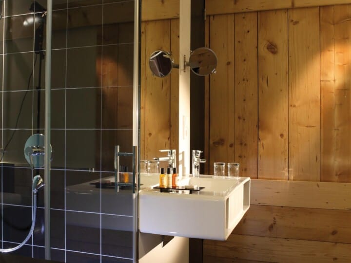 Hotel Schwanen bierkistenzimmer-bad1