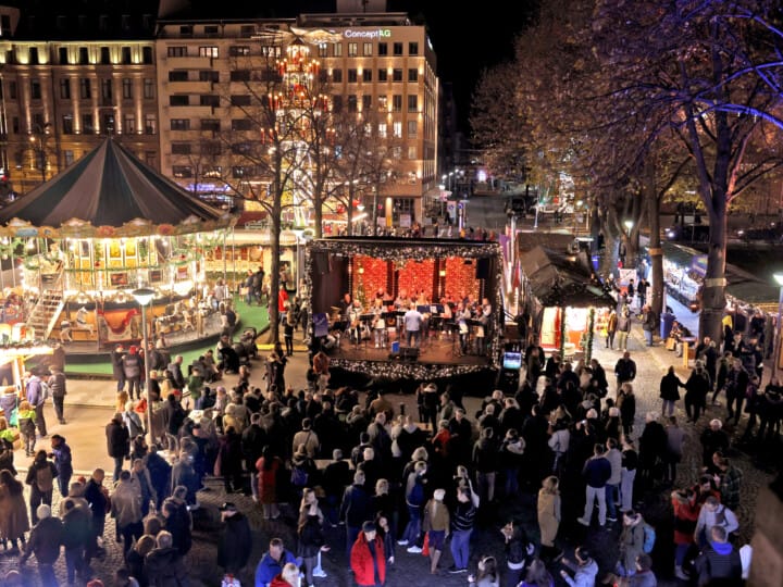 Mannheim. Wasserturm, Weihnachtsmarkt.

Im Bild: Eröffnungstag. Tolles Wetter, tolle Stimmung.

Bild: Christoph Blüthner