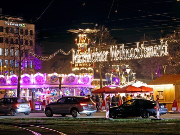 Mannheim. Weihnachtsmarkt am Wasserturm. Eröffnungstag mit offizieller Eröffnung.

Im Bild: