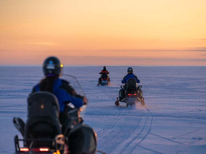Sunrise snowmobile safari 03